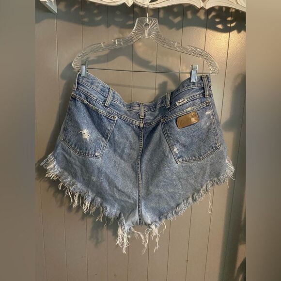 Wrangler cut off distressed denim jeans - Picture 1 of 5